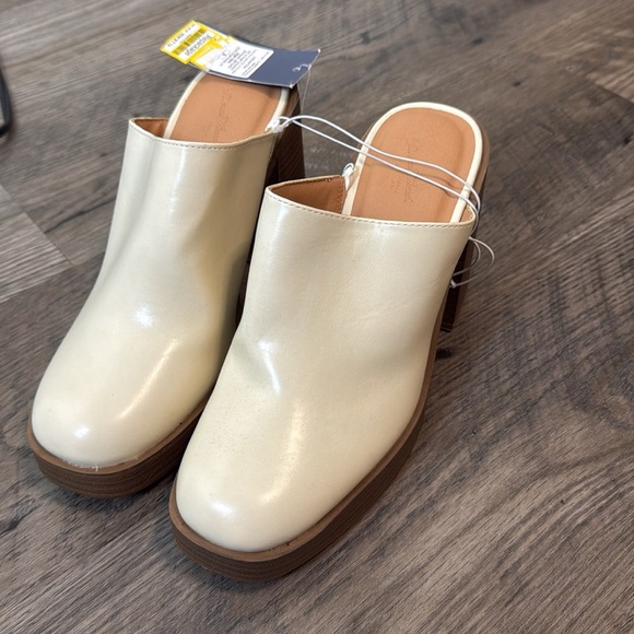 Women's 9 Universal Thread 3.75" Chunky Block High Heel Slip On - Picture 2 of 4